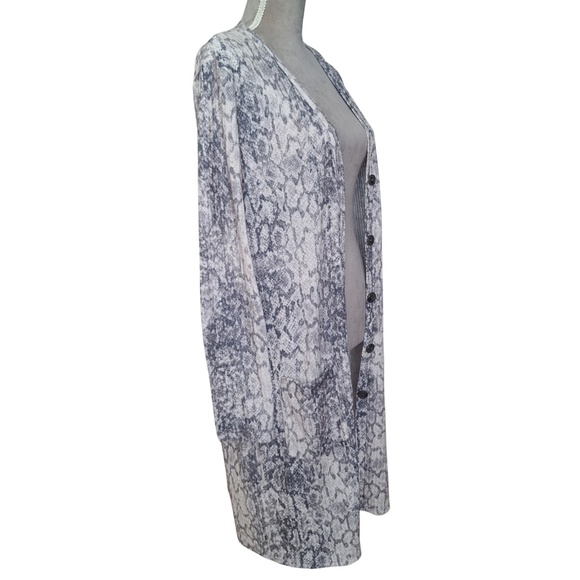 Long Cardigan Sweater Nine Britton Sz L Gray Animal Print Cozy Lounge Style - Picture 3 of 8
